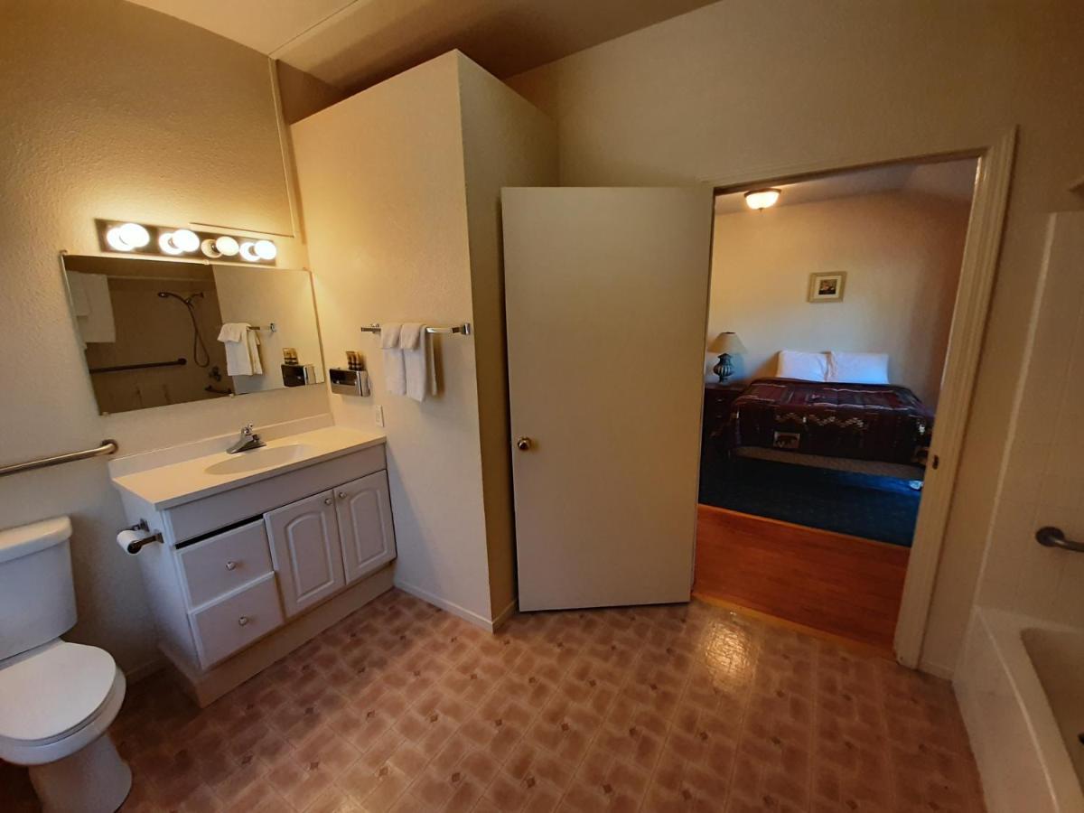 Alta Sierra Village Inn 그래스 밸리 객실 사진